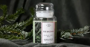 Velas con aroma a arbol de Navidad para entrar en.webp